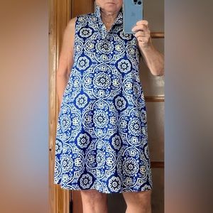 Tuckernuck Charlie-style blue and white medallion.  Size Medium.